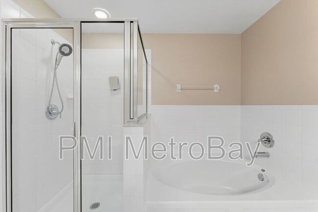 Building Photo - 2521 Lexington Oak Dr