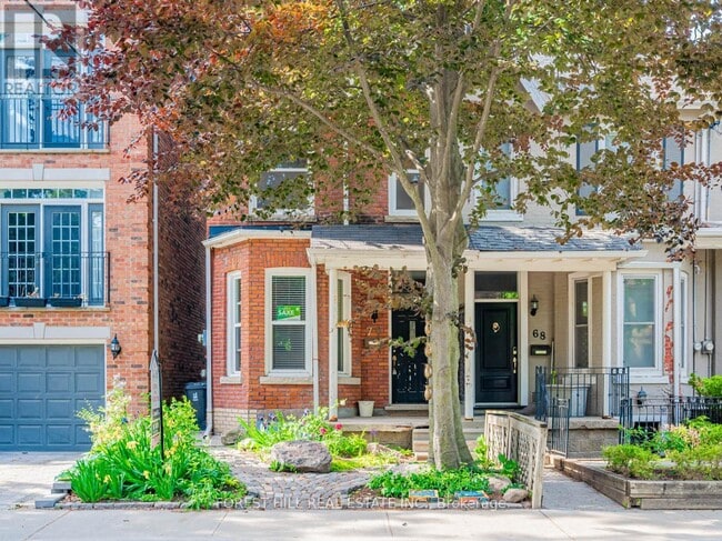Photo - 70 Macpherson Ave Unit Upper