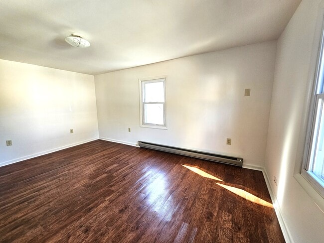 106 E East St