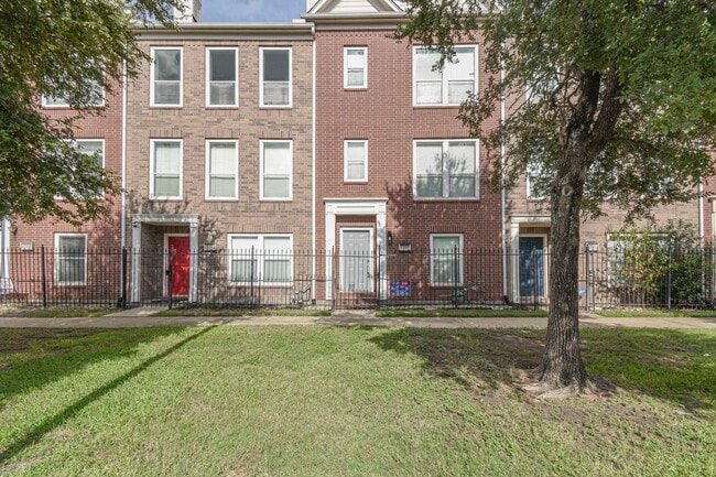 Building Photo - 1729 Tuam St Rental