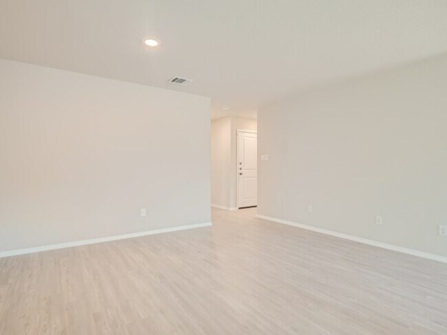 Photo - 15011 Dorset Wheel