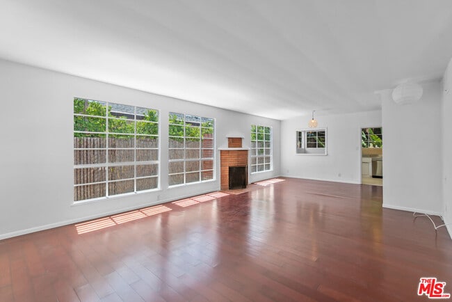 Photo - 1909 Normandie Ave