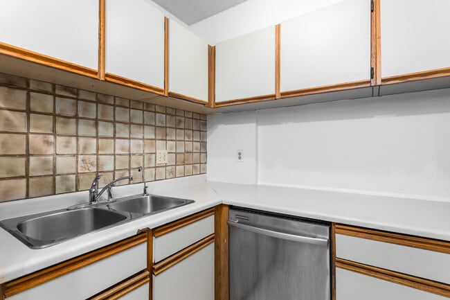 Photo - 1405 Haro St