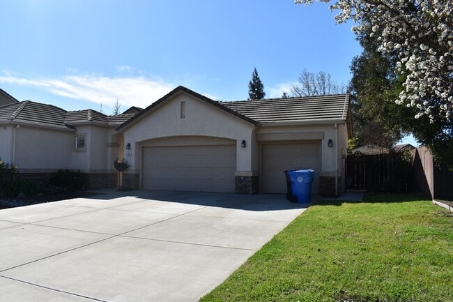 Photo - 2261 Pillsbury Rd