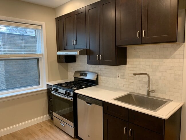 Photo - 2046 W Farragut Ave Unidad 2