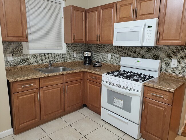 Kitchen - 501 S 10th St Unit 2