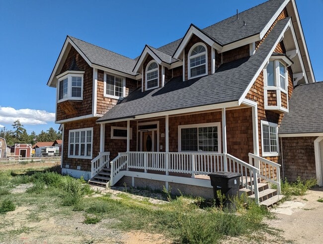 Building Photo - Very large 5 Bedroom