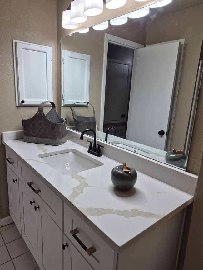 Photo - 1022 Manorglen Dr