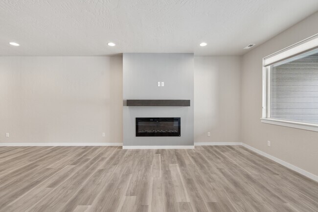 Photo - 1319 N Tschirley Rd