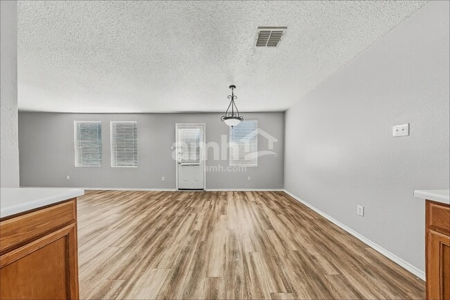 Photo - 1313 Cherokee Rose Ln