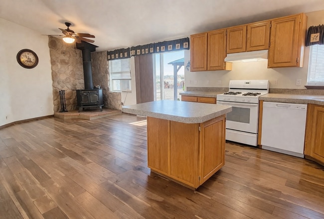 Photo - Beautiful 3 Bedroom Home with Large 5 Acre Property