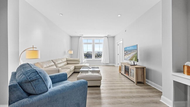 Building Photo - 810 Asbury Ave