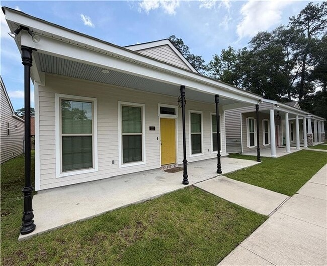 120 Christian Ln