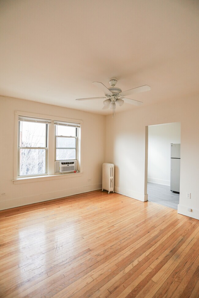 Photo - 1111 W Roscoe St Unit #32