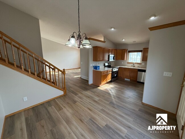 Photo - 911 S Colleen Ln