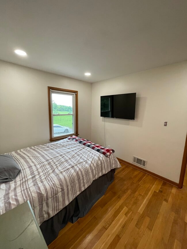 Back bedroom - 2440 Lantz Rd