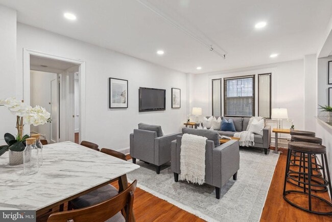 Photo - 2031 Locust St Unidad C100