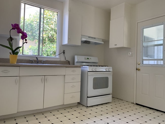 Kitchen - 2209 S Ridgeley Dr Rental
