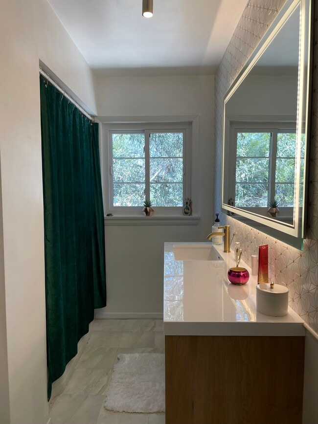 Building Photo - 333 S Alvernon Way Unit 48 Rental