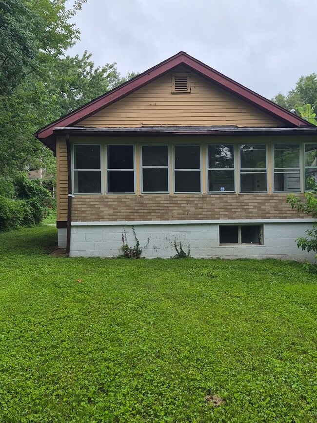 Photo - 2140 Rosebud Ave