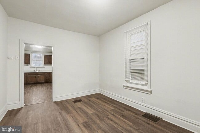 Photo - 335 Poplar St