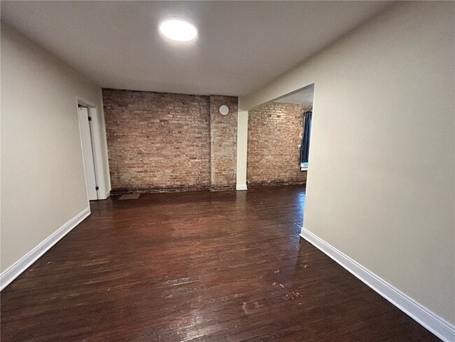 Photo - 258 E 14th St