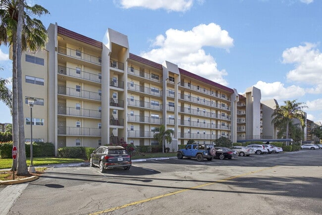 Building Photo - 3590 Via Poinciana Unit 202