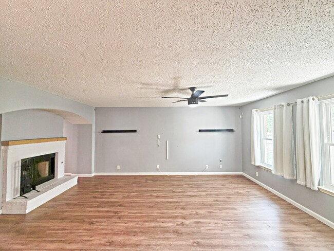Photo - 1302 Whitegate