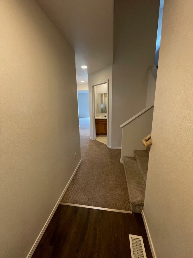 Photo - 913 Di Maggio Dr