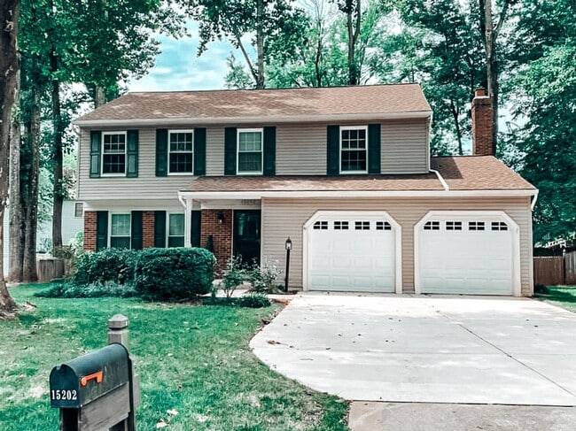 Photo - Fantastic 4 Bedroom 3.5 Bathroom Colonial ...