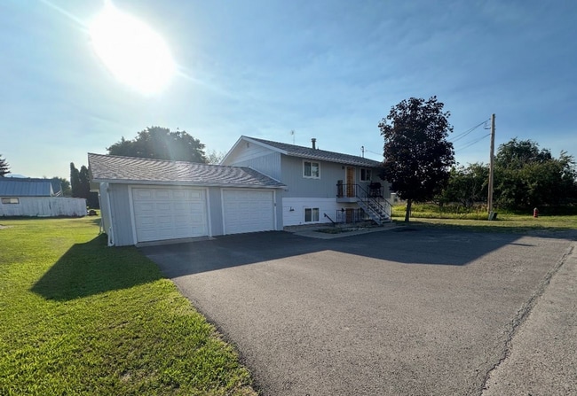 Building Photo - Charming Unit #2