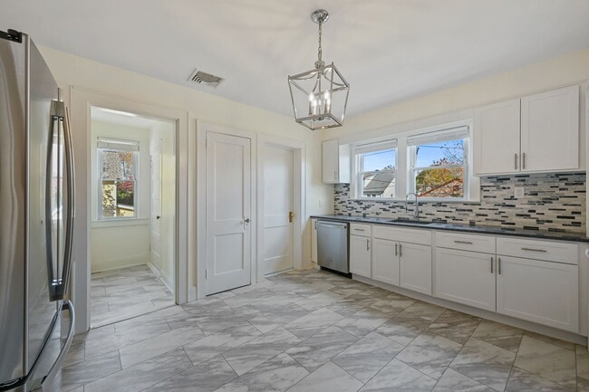 Photo - 158 Henry St