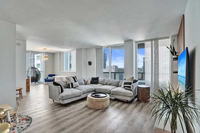 Building Photo - 244 Biscayne Blvd Unit 244 Biscyane blvd #3409