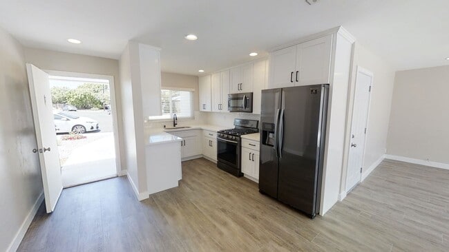 Photo - Beautiful home on Tipton with private yard!!