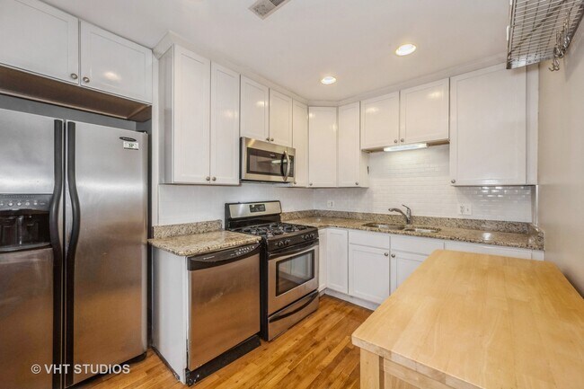 Photo - 212 E 44th St