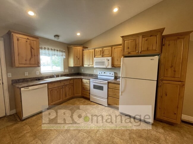 Photo - 4 Bed, 3 Bath Town Home w/ 2 Car Garage - Ammon