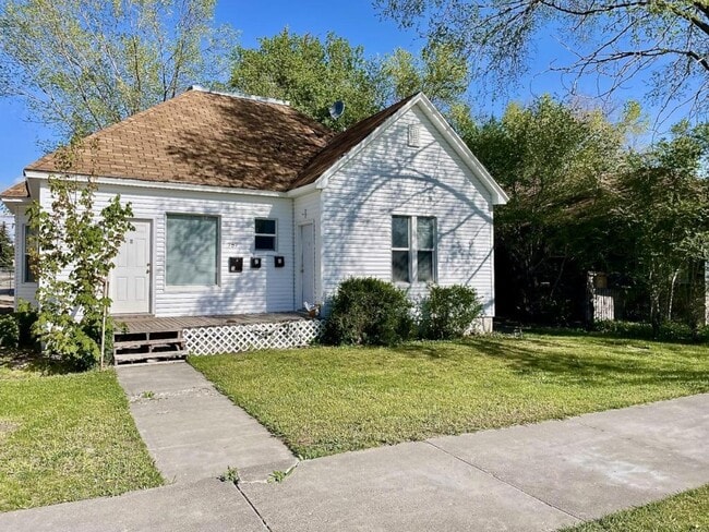 Building Photo - 757 N Water Ave