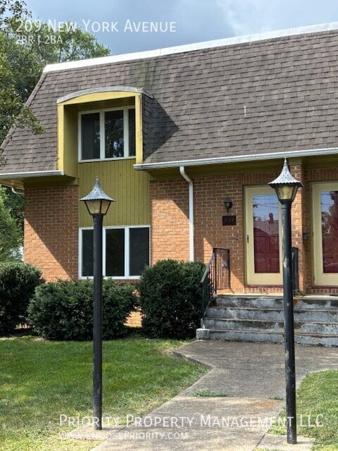 Building Photo - 209 New York Ave Rental