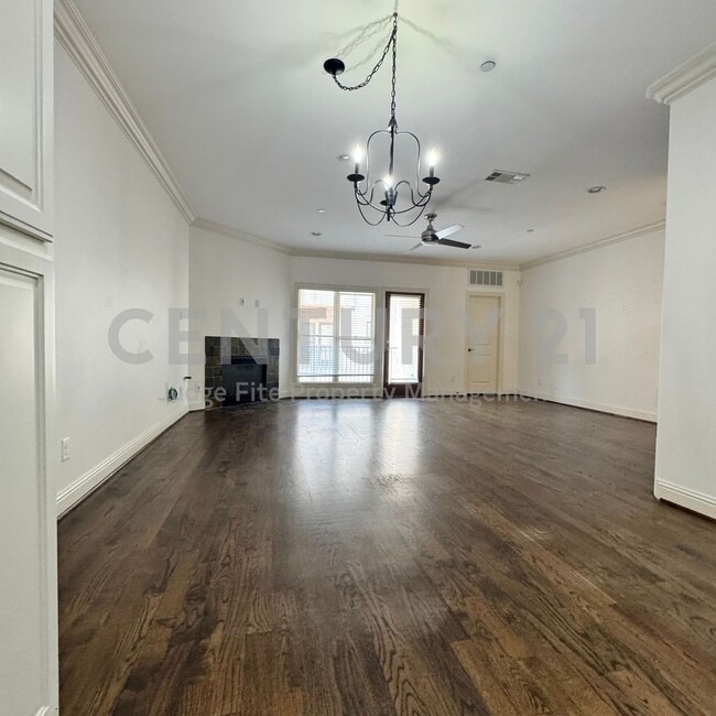 Photo - Gorgeous 3-Story 3/2.5/2 Condo in Unbeatable Highland Park Location Ready for Move-In! Unit 3