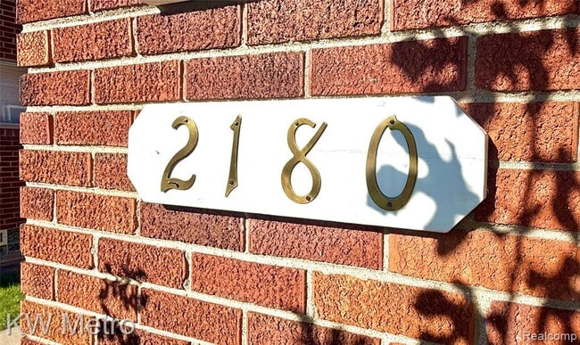 Photo - 2180 Vernier Rd