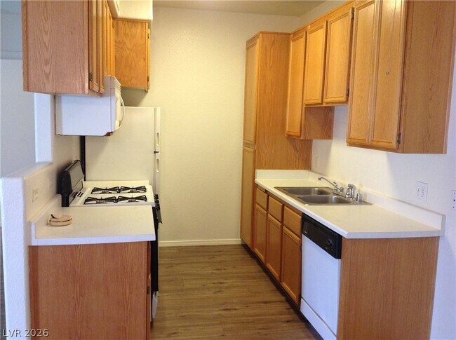 Photo - 3318 N Decatur Blvd Unidad 1054