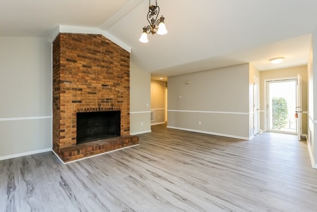 Photo - 412 McCue St