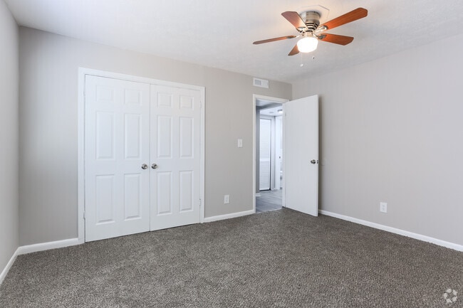 2BR, 1BA - 850SF - Primary Bedroom