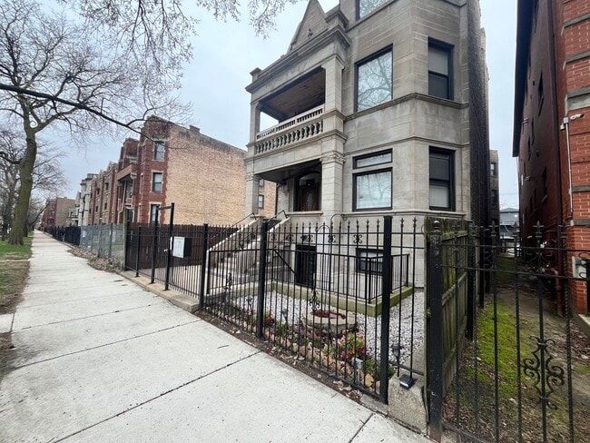 Building Photo - 5172 S Michigan Ave Unit 2