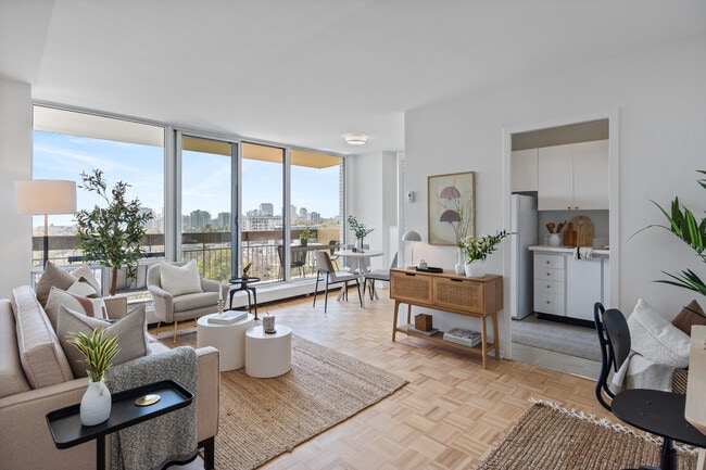 Building Photo - Hampton House South