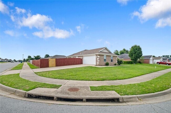 Photo - 1901 SW Columbus Rd