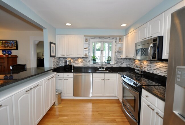 Building Photo - 150 Hubbard St Unit B