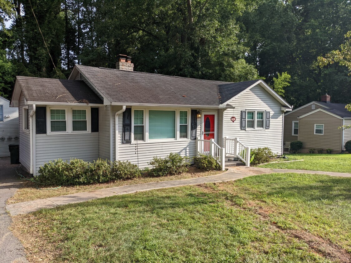 Photo - 28 Auburn Cir (Greenville, SC)