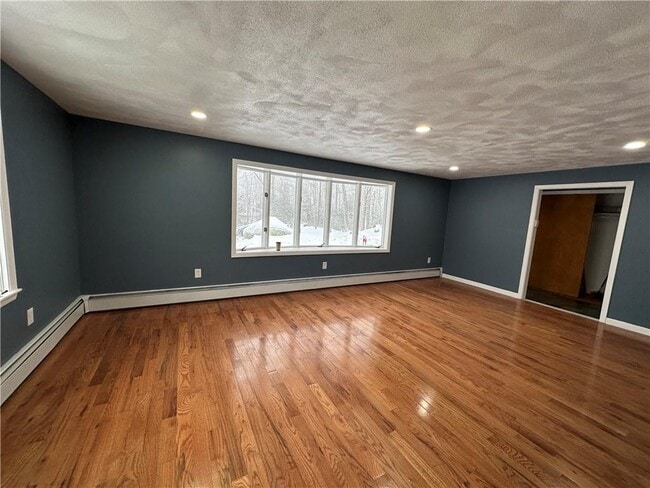 Photo - 41 Hartford Pike