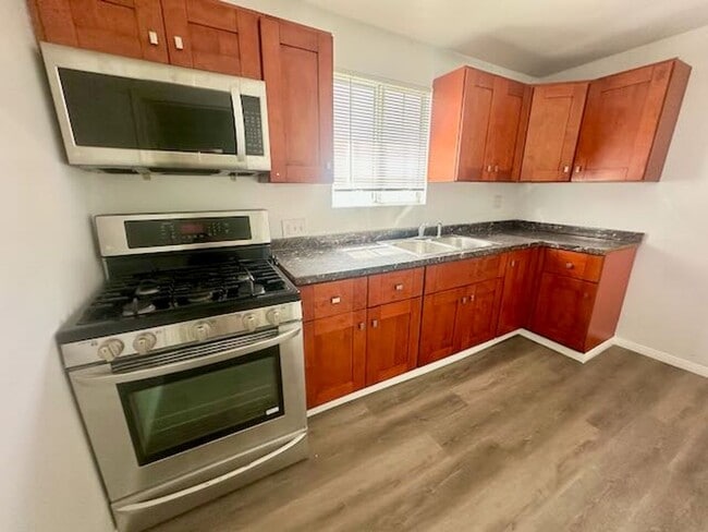 1444 E 16th St Unidad E